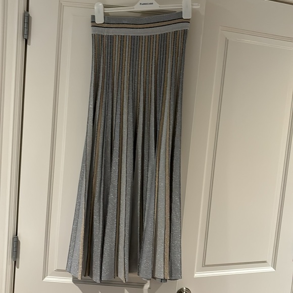 Festive Ann Taylor two-piece set. Tank style top with pleated long skirt - Picture 3 of 7